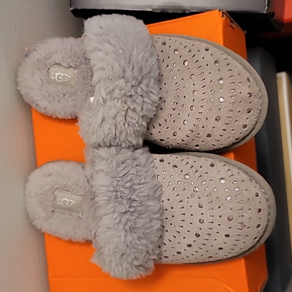 Ugg kid slippers size 3